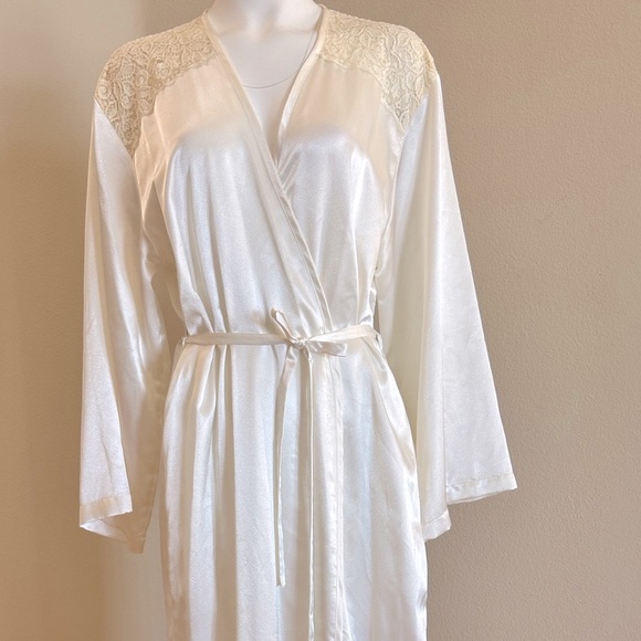 Valentino Vintage Satin Maxi Robe NWT Medium White with Lace Belted - Picture 8 of 8